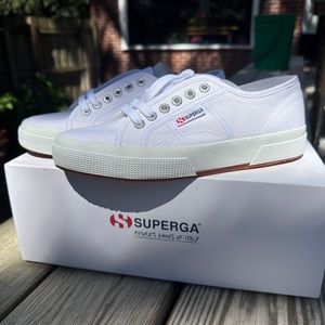 White Superga shoes size 8